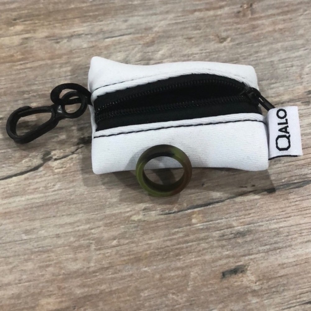 {Qalo} camouflage ring